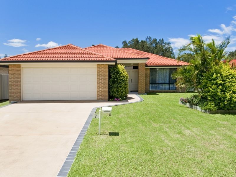 7 Buchan Place, Lake Cathie NSW 2445