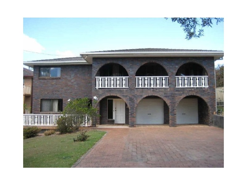 4 Middle Rock Road, Lake Cathie NSW 2445