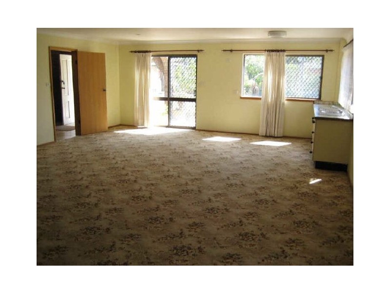 4 Middle Rock Road, Lake Cathie NSW 2445