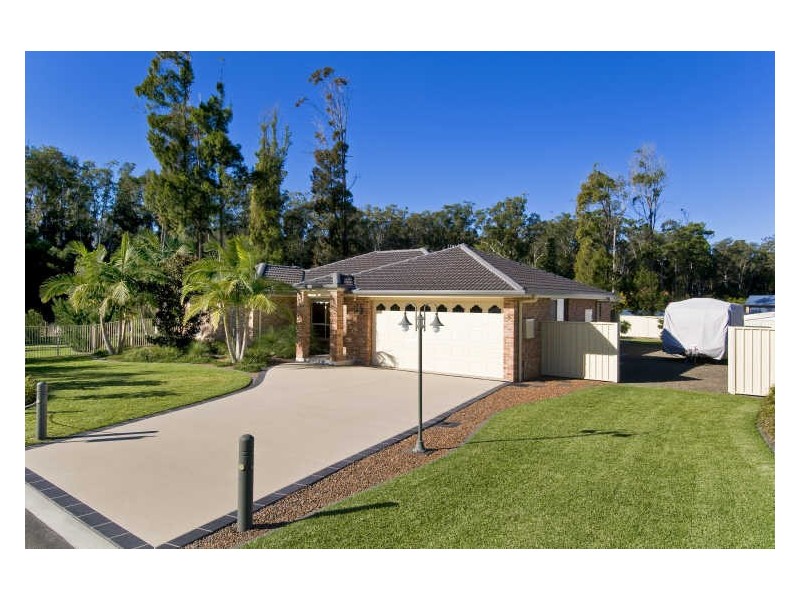 8 Shearwater Court, Lake Cathie NSW 2445