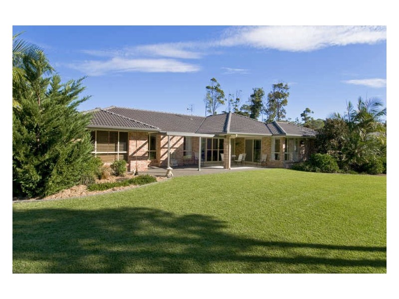 8 Shearwater Court, Lake Cathie NSW 2445