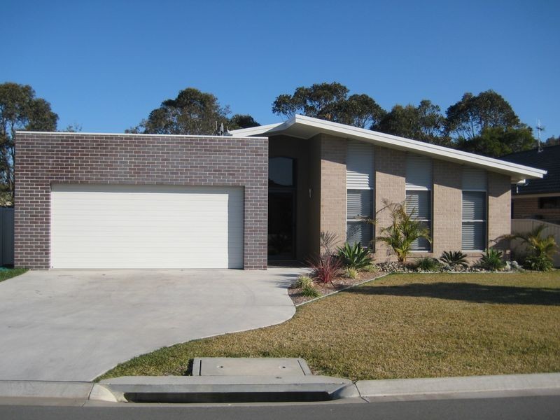 4 Beach Break Circuit, Bonny Hills NSW 2445