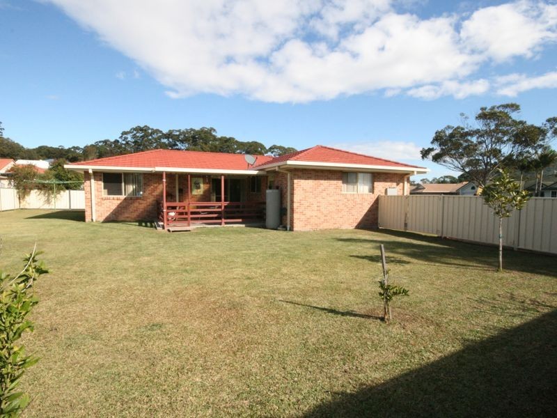 18 St Kitts Way, Bonny Hills NSW 2445