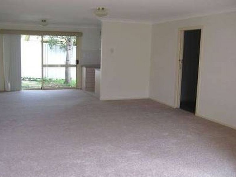2/70 Fiona Crescent, Lake Cathie NSW 2445
