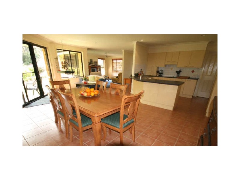 10 Edgewater Close, Lake Cathie NSW 2445