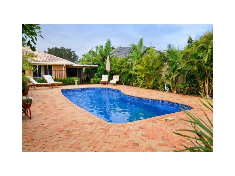 8 Buchan Place, Lake Cathie NSW 2445