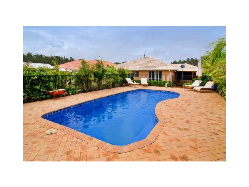 8 Buchan Place, Lake Cathie NSW 2445