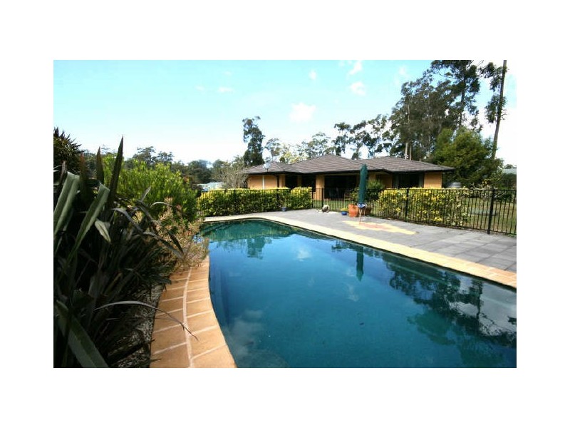 10 Edgewater Close, Lake Cathie NSW 2445
