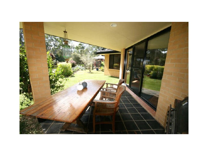 10 Edgewater Close, Lake Cathie NSW 2445