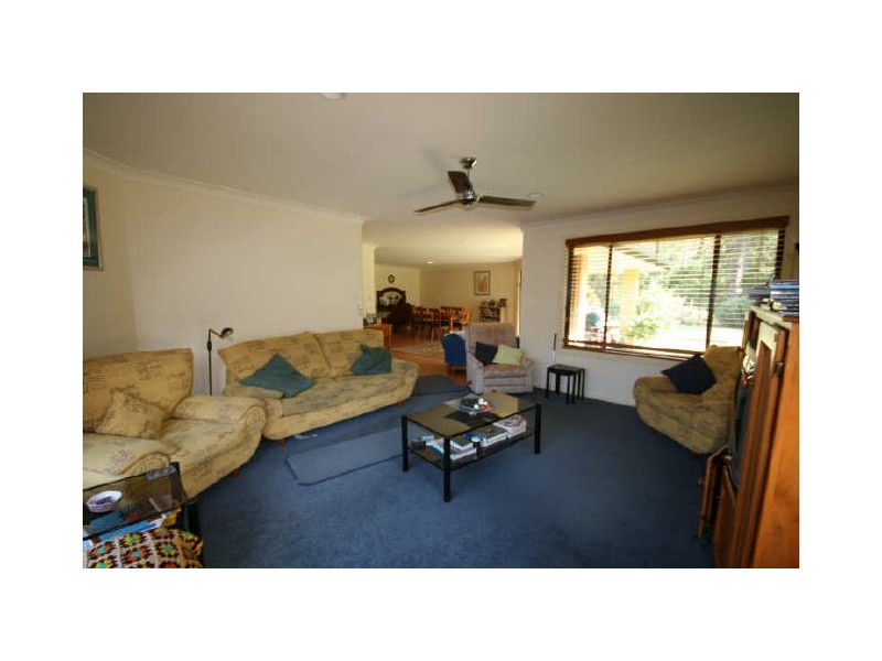 10 Edgewater Close, Lake Cathie NSW 2445