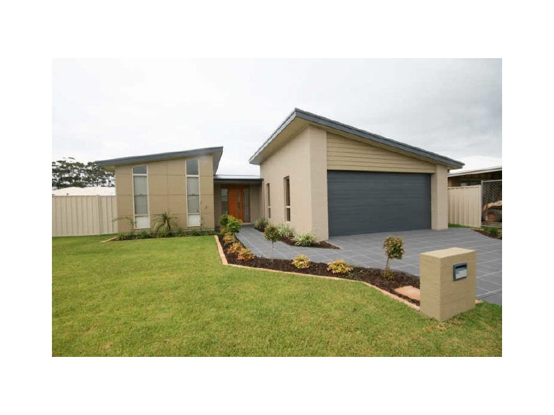4 Magellan Place, Bonny Hills NSW 2445