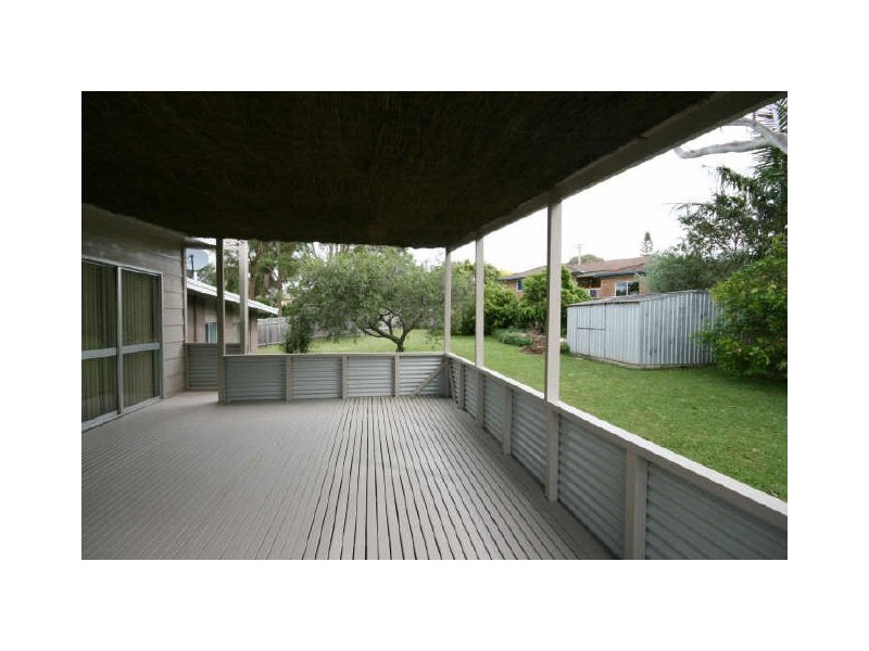 6 Taloumbi Place, Lake Cathie NSW 2445