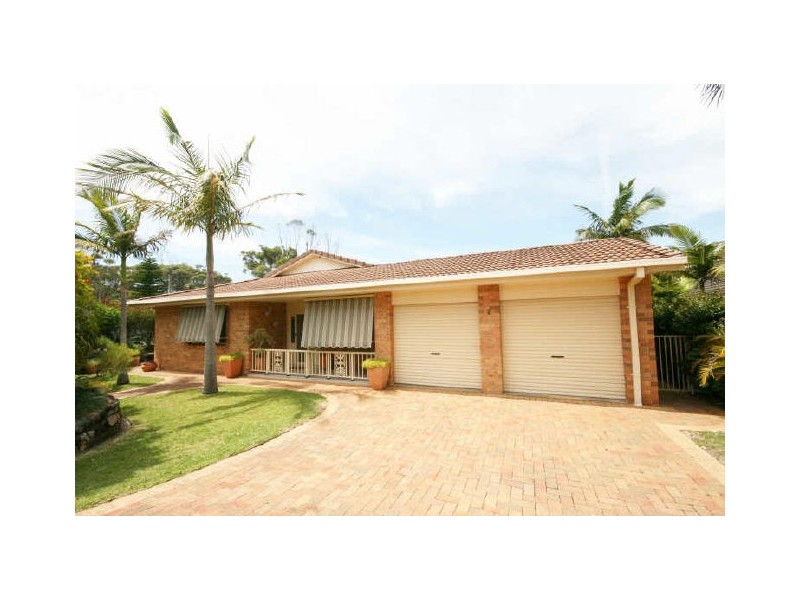 2 Boomerang Street, Lake Cathie NSW 2445