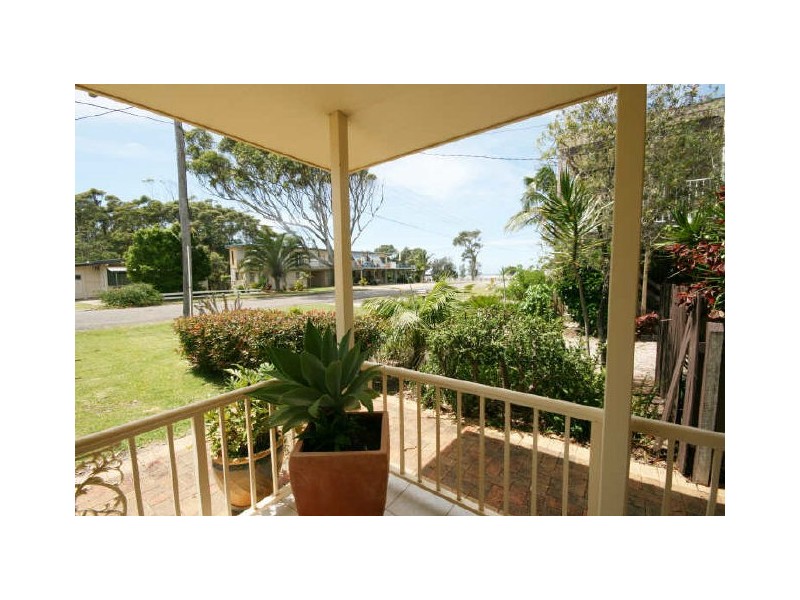 2 Boomerang Street, Lake Cathie NSW 2445