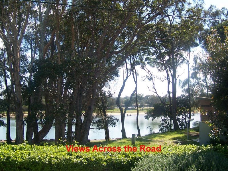 6 Aqua Crescent, Lake Cathie NSW 2445