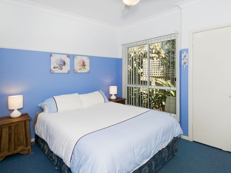 6 Aqua Crescent, Lake Cathie NSW 2445