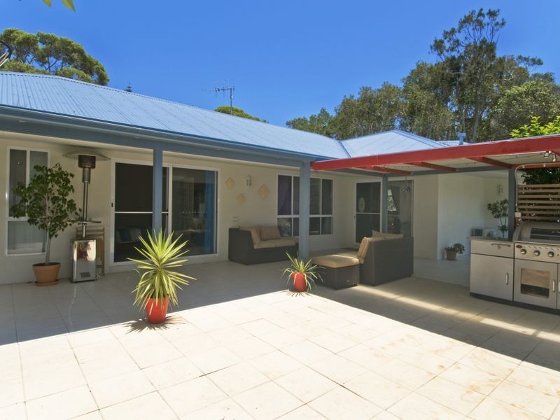 6 Aqua Crescent, Lake Cathie NSW 2445