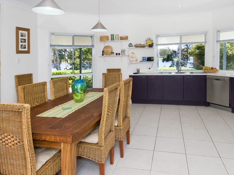 6 Aqua Crescent, Lake Cathie NSW 2445