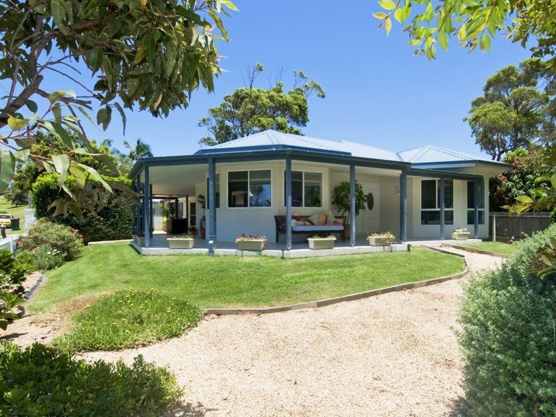 6 Aqua Crescent, Lake Cathie NSW 2445