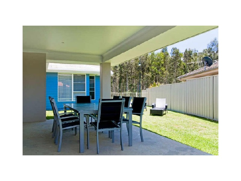 82 Abel Tasman Drive, Lake Cathie NSW 2445