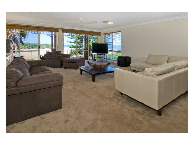 1/8 Bundella Avenue, Lake Cathie NSW 2445