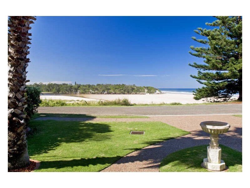 1/8 Bundella Avenue, Lake Cathie NSW 2445