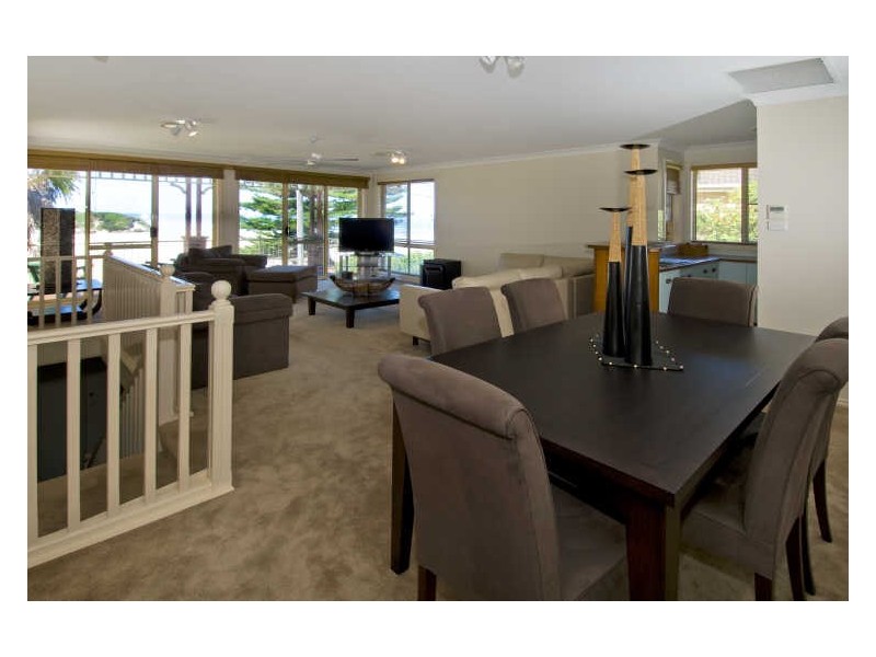 1/8 Bundella Avenue, Lake Cathie NSW 2445