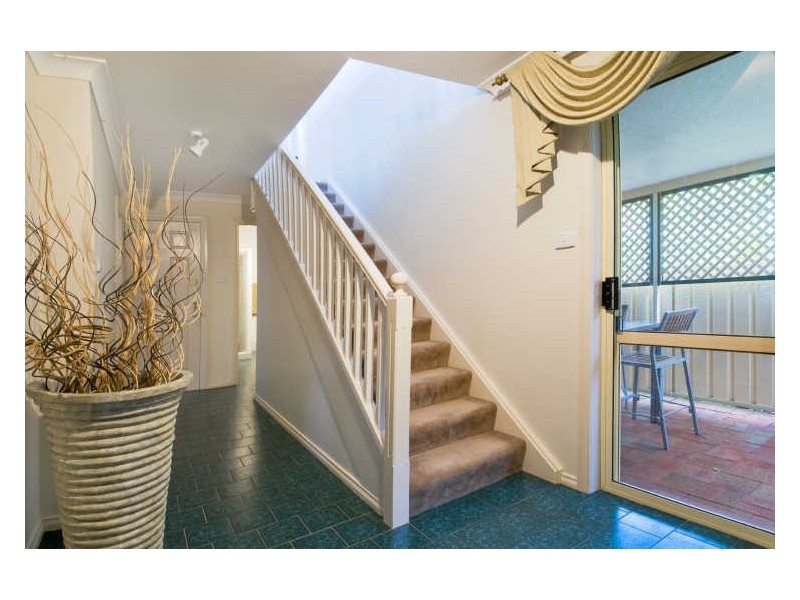 1/8 Bundella Avenue, Lake Cathie NSW 2445