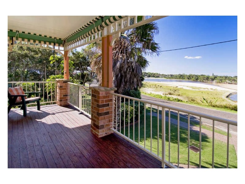 1/8 Bundella Avenue, Lake Cathie NSW 2445