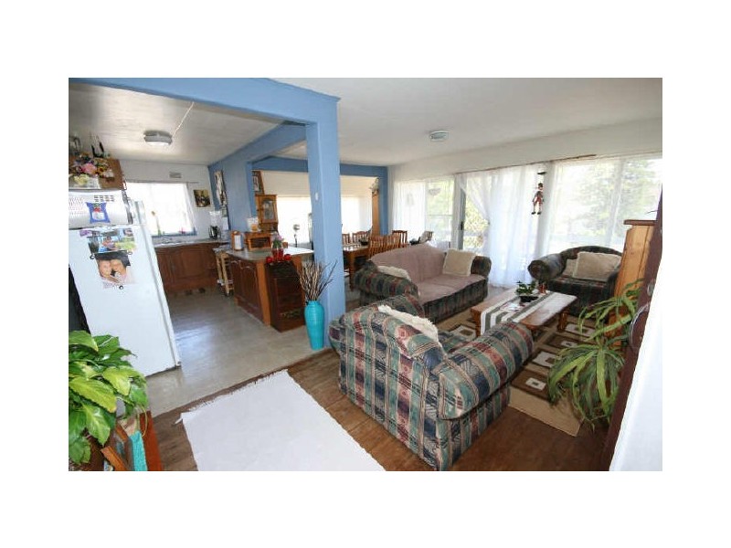 10 Koribah Avenue, Lake Cathie NSW 2445