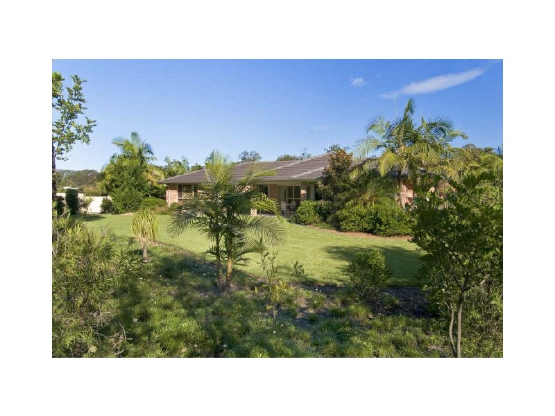 8 Shearwater Court, Lake Cathie NSW 2445