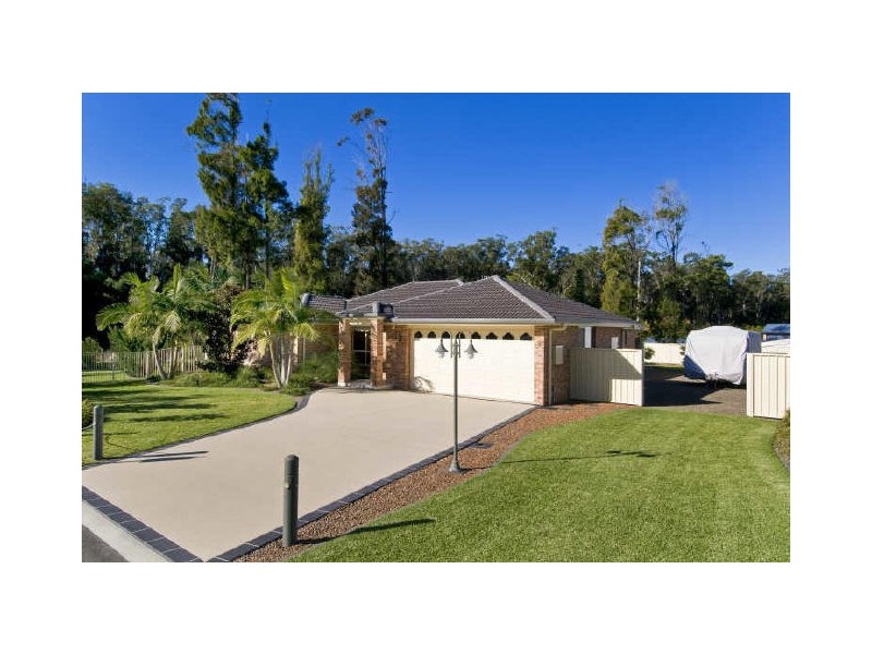 8 Shearwater Court, Lake Cathie NSW 2445