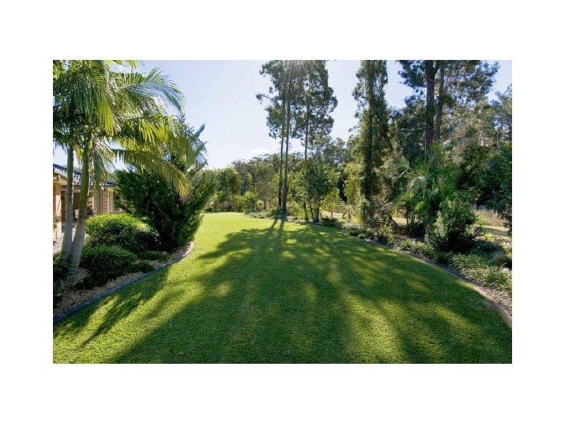 8 Shearwater Court, Lake Cathie NSW 2445