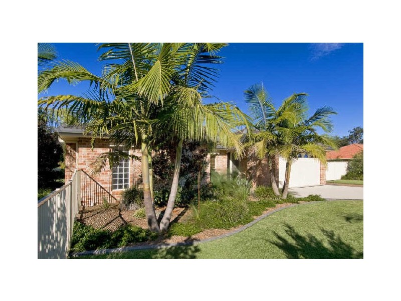 8 Shearwater Court, Lake Cathie NSW 2445