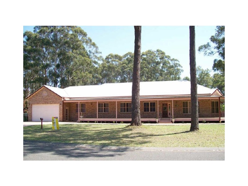 13 Lakeside Way, Lake Cathie NSW 2445