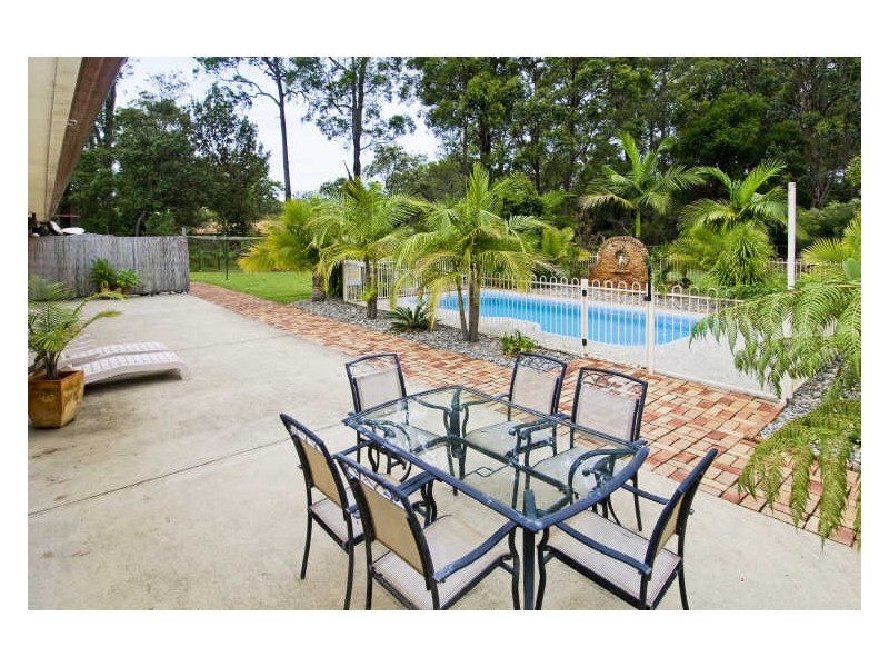 10 Fishermans Way, Lake Cathie NSW 2445