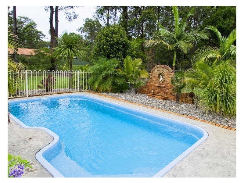 10 Fishermans Way, Lake Cathie NSW 2445