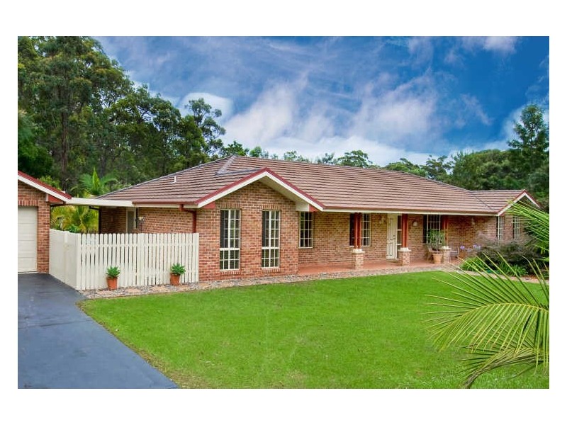10 Fishermans Way, Lake Cathie NSW 2445