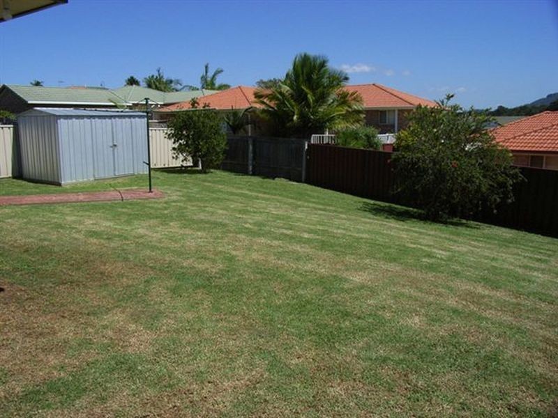 16 Solander Place, Lake Cathie NSW 2445