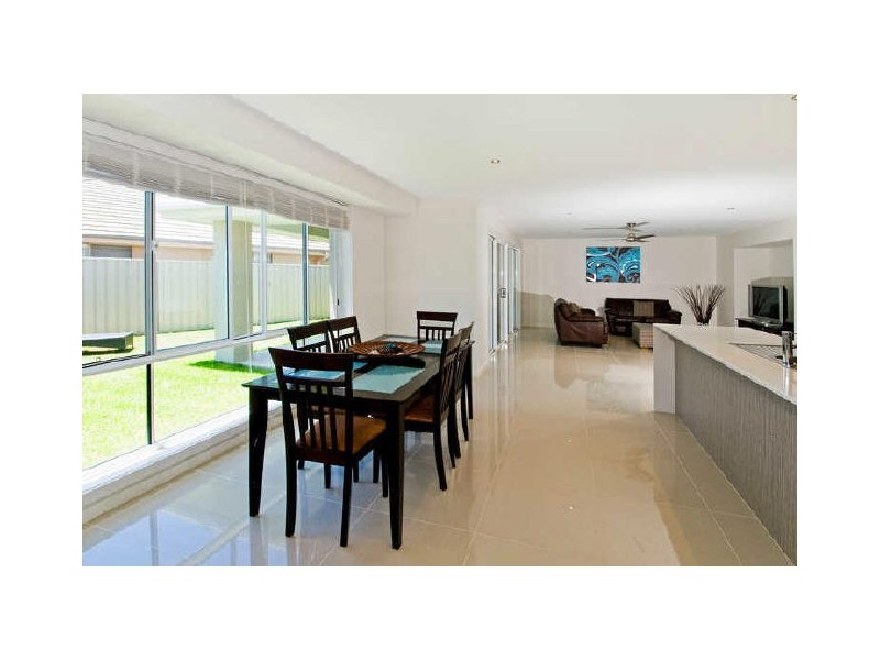 82 Abel Tasman Drive, Lake Cathie NSW 2445