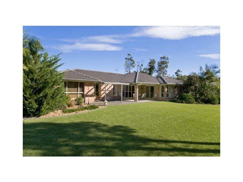 8 Shearwater Court, Lake Cathie NSW 2445