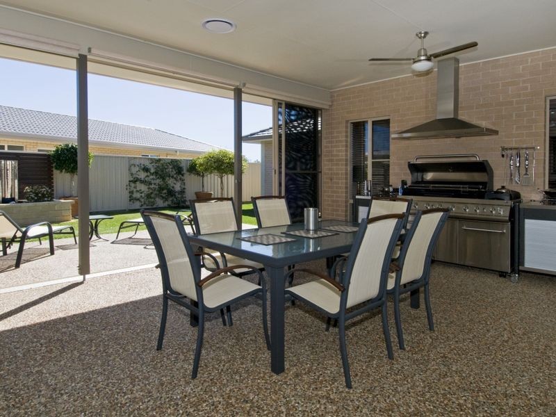 4 Seafarers Close, Bonny Hills NSW 2445
