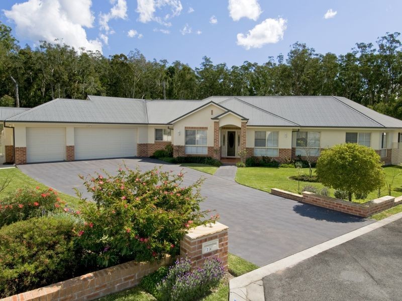 7 Shearwater Court, Lake Cathie NSW 2445