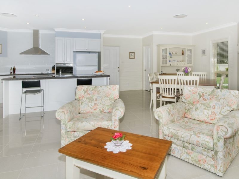 7 Shearwater Court, Lake Cathie NSW 2445