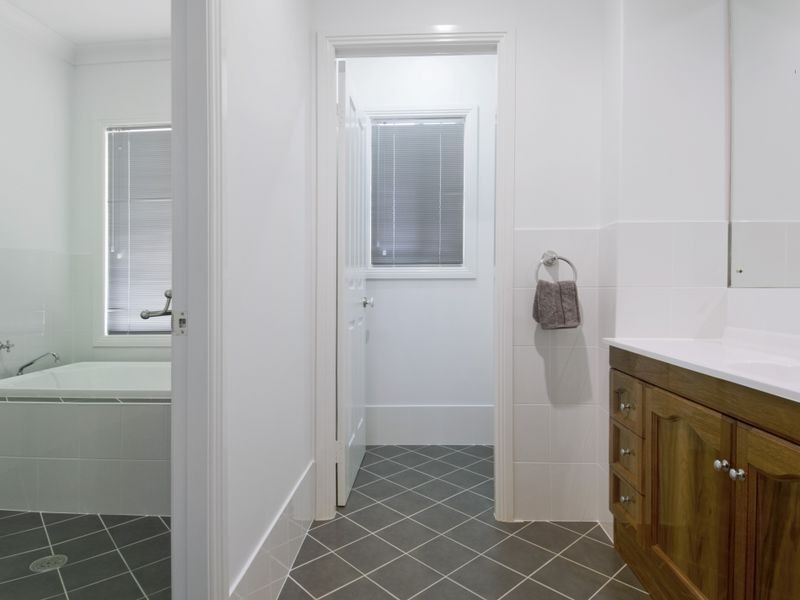 7 Shearwater Court, Lake Cathie NSW 2445