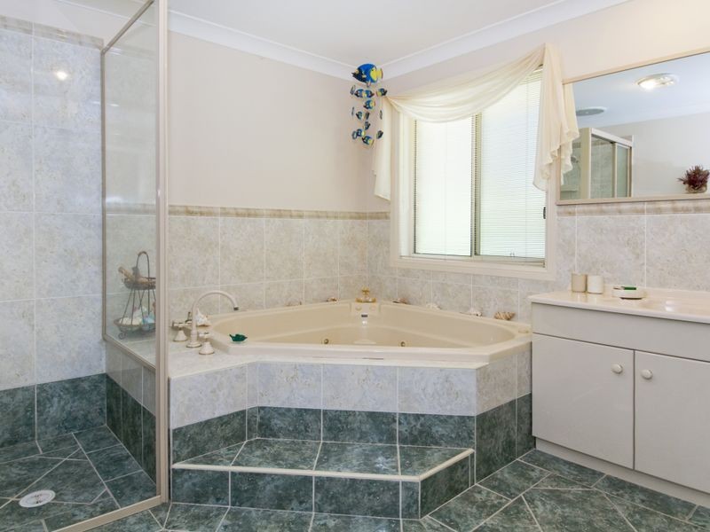 27 Lakeside Way, Lake Cathie NSW 2445