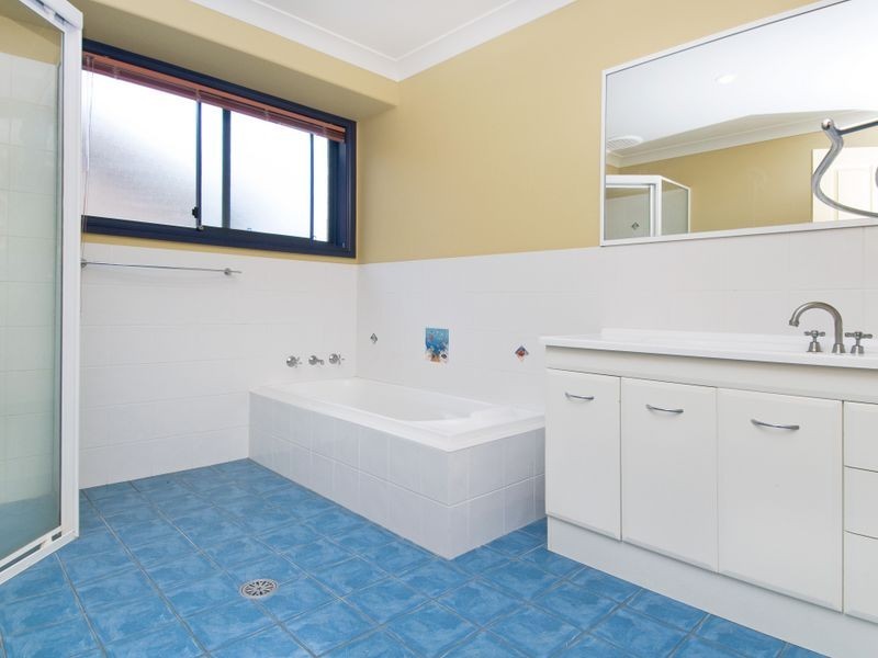 10 Solander Place, Lake Cathie NSW 2445