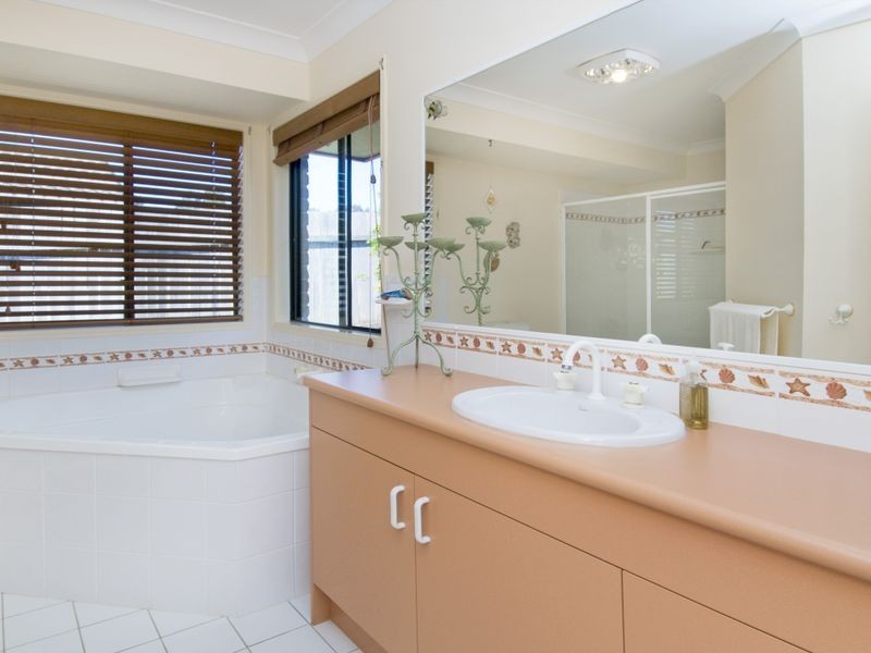 40 Abel Tasman Drive, Lake Cathie NSW 2445