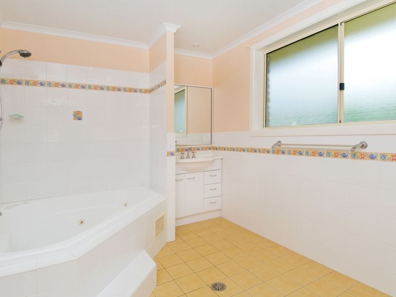 28 Explorers Way, Lake Cathie NSW 2445