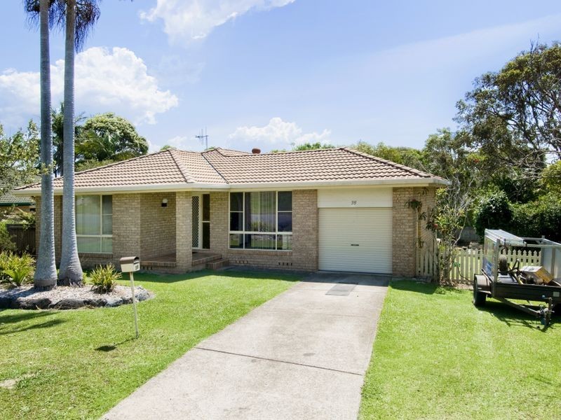 39 Fiona Crescent, Lake Cathie NSW 2445